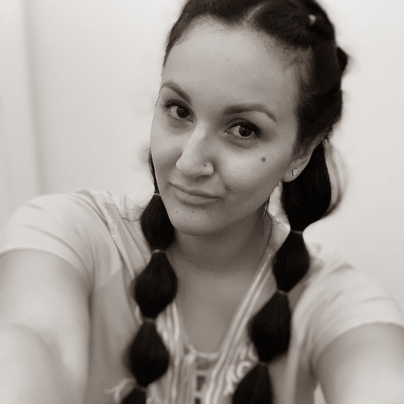 Meet your Posher, Alexis - Picture 1 of 1